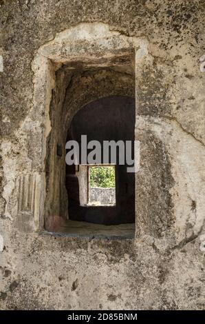 Città fantasma, case abbandonate e rovine del villaggio di Kayakoy, Fethiye, Turchia Foto Stock