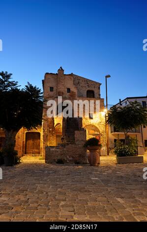 La cosiddetta "casa con gli occhi", Aliano, Basilicata, Italia Foto Stock