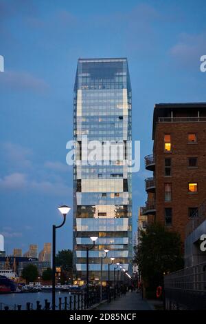 Dollar Bay Point, torre residenziale di appartamenti, Canary Wharf, Docklands, East End di Londra, Regno Unito Foto Stock