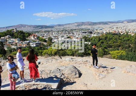 Vista panoramica della città di Atene dalla collina di Areopagus, Atene, Grecia, 9 ottobre 2020. Foto Stock