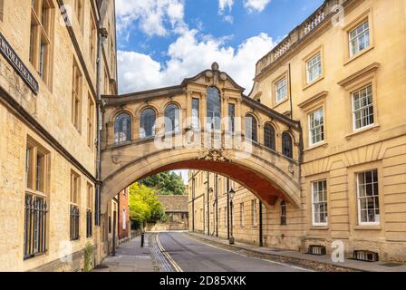 Oxford University Hertford Bridge o Bridge of Sosphs tra Hertford College Buildings New College Lane a Oxford England Oxfordshire Regno Unito GB Europa Foto Stock