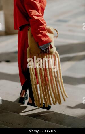 Stile Street alla settimana della moda di Parigi, SS21 Foto Stock