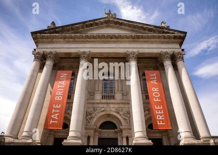 Regno Unito, Londra, Millbank, galleria d'arte Tate Britain, portico d'ingresso Foto Stock