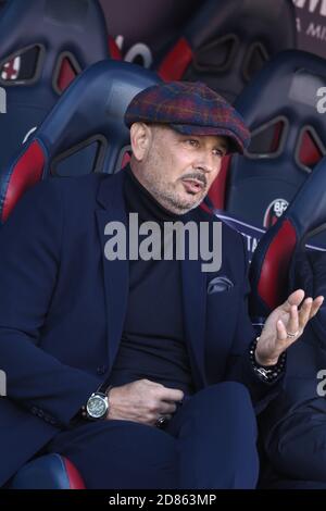 Bologna, Italia. 27 Ott 2020. La Head Coach di Bologna Sinisa Mihajlovic durante la partita di calcio Coppa Italia Bologna FC contro Reggina allo stadio Renato Dall'Ara di Bologna, 27 ottobre 2020. Foto Michele Nucci /LM Credit: Agenzia fotografica indipendente/Alamy Live News Foto Stock