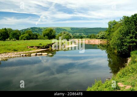 Fiume Usk dalla passeggiata della valle di Usk, il Bryn vicino Abergavenny, Monboccuthshire, Galles. Foto Stock