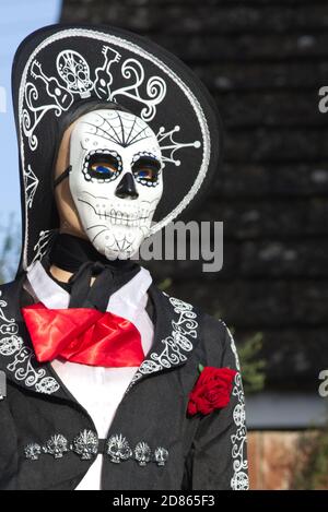 Giorno dei morti, celebrazione della vita e della morte, decorazioni di Halloween nei cotswolds Foto Stock