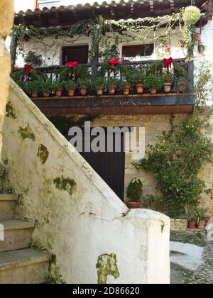 Santillana del Mar, Spagna - 28 dicembre 2019 - Santillana del Mar città di valore storico-artistico, insieme con l'enclave naturale, è uno di Foto Stock