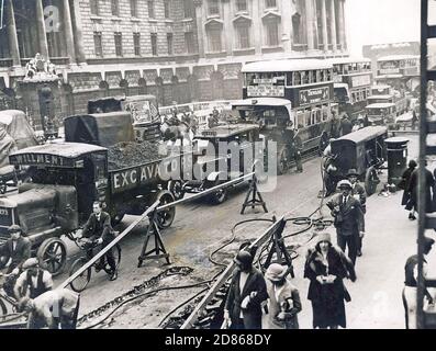INGORGO SUL PONTE DI WATERLOO, LONDRA, 1930 Foto Stock