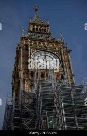 Londra, 28 settembre 2017:- il Palazzo di Westminster, sede del British Parliment con impalcature a causa di lavori di ristrutturazione sul mondo Unesco lei Foto Stock