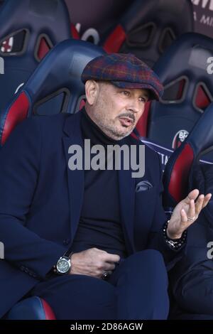 La Head Coach di Bologna Sinisa Mihajlovic durante la partita di calcio Coppa Italia Bologna FC contro Reggina allo stadio Renato Dall'Ara di Bologna, 27 ottobre 2020. Photo Michele Nucci Credit: LM/Michele Nucci/Alamy Live News Foto Stock