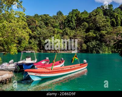 Barche a Blue Lagoon, Portland Parish, Giamaica Foto Stock