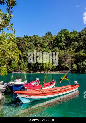 Barche a Blue Lagoon, Portland Parish, Giamaica Foto Stock