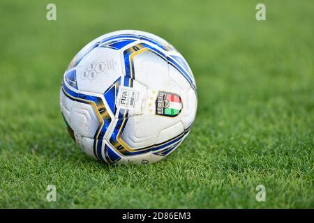 Empoli, Italia. empoli, Italia, Stadio Carlo Castellani, 27 Ott 2020, Italia palla durante Euro 2022 Qualificazioni - Italia Donne contro Danimarca - Italian Soccer Team - Credit: LM/Lisa Guglielmi Credit: Lisa Guglielmi/LPS/ZUMA Wire/Alamy Live News 2020 Foto Stock