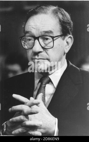 Alan Greenspan, nominato dal presidente Reagan come presidente della Federal Reserve Board. 1987, Washington, DC. (Foto di RBM Vintage Images) Foto Stock