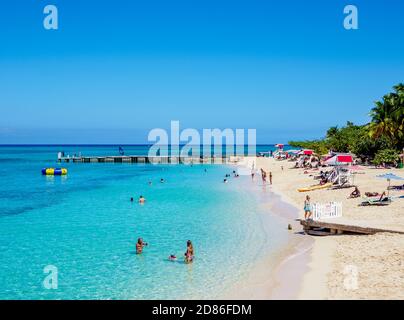 Doctor's Cave Beach, vista elevata, Montego Bay, Saint James Parish, Giamaica Foto Stock