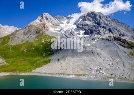 Lago lungo e Grande casse paesaggio alpino ghiacciaio in francese alpi Foto Stock