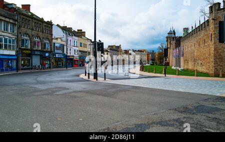 Deserted Castle Street. Blocco Covid, Cardiff Foto Stock