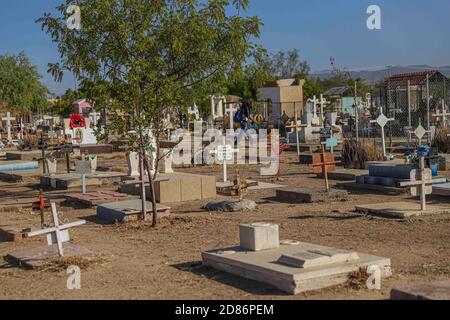 Aspetti generali del cimitero comunale prima della celebrazione di dia de los Muertos il 27 ottobre a Hermosillo sonora, Messico . © .. (Foto: Luis Gutierrez di NortePhoto.com) Aspectos generales del cementerio Municipal previo a la celebracion de dia de los Muertos el 27 octubre en Hermosillo sonora, Messico . © .. (Foto: Luis Gutierrez di NortePhoto.com) Foto Stock