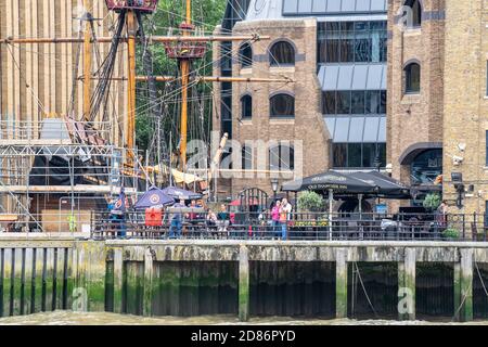 Londra, Regno Unito, 28 luglio 2019.A replica di dimensioni complete di Sir Francis Drakes 16 ° secolo galeone Foto Stock