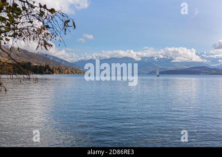 Autunno al lago Thun in Svizzera Foto Stock