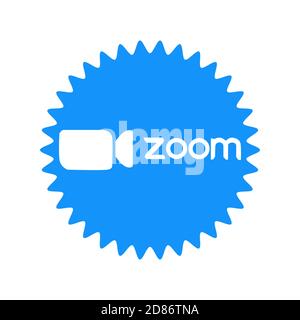 Applicazione per videoconferenza con logo Zoom. Icona blu della telecamera. Logo dell'app Zoom. Applicazione Live Media Streaming . Kharkiv, Ucraina - Giugno, 2020 Foto Stock