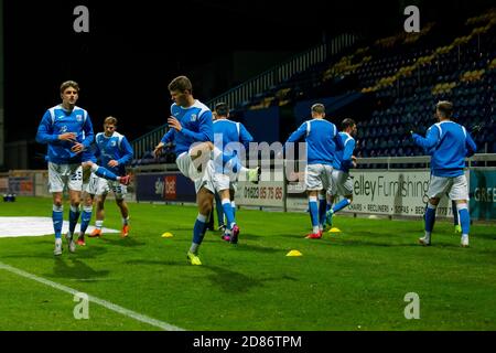 MANSFIELD, INGHILTERRA. 27 OTTOBRE Barrow si è scaldato prima della partita durante la partita Sky Bet League 2 tra Mansfield Town e Barrow al One Call Stadium di Mansfield martedì 27 ottobre 2020. (Credit: Leila Coker | MI News) Credit: MI News & Sport /Alamy Live News Foto Stock