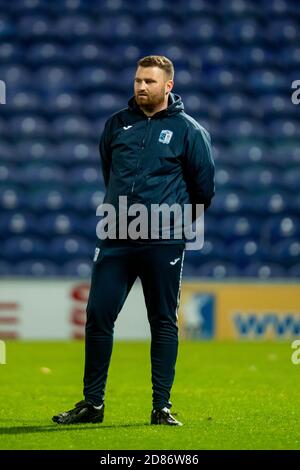 MANSFIELD, INGHILTERRA. 27 OTTOBRE allenatore di fitness Barrow durante la partita Sky Bet League 2 tra Mansfield Town e Barrow presso lo One Call Stadium di Mansfield martedì 27 Ottobre 2020. (Credit: Leila Coker | MI News) Credit: MI News & Sport /Alamy Live News Foto Stock