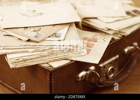 Valigia d'epoca con lettere postali in Time of Two World Guerra Foto Stock