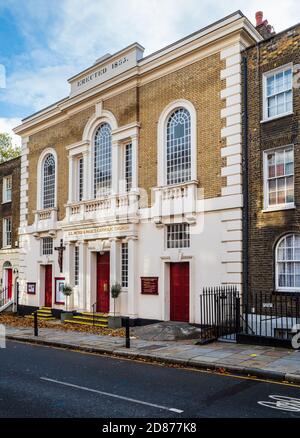 Chiesa cattolica romana di San Pietro e San Paolo, Clerkenwell, Islington, Londra. Costruito nel 1835, classificato di grado II. Foto Stock