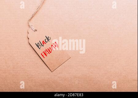 Parole Black Friday scritto su tag Foto Stock