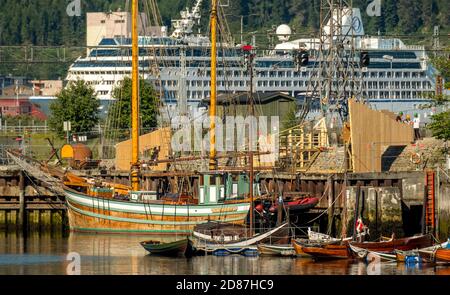 barche a vela nel porto, nave da crociera, Trondheim, Trøndelag, Norvegia, Scandinavia, Europa, avventura viaggio, Anna Magrethe, barche, barche da pesca, fiume Nidelva, Foto Stock