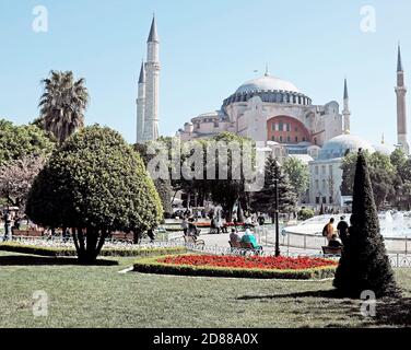 La Grande Moschea Santa di Hagia Sophia, ex Chiesa di Hagia Sophia, a Sultanahmet a Istanbul, Turchia, tornò ad essere una moschea funzionante nel 2020. Foto Stock