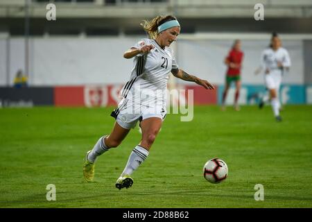 Estoril, Portogallo. 27 Ott 2020. Krystyna Freda di Cipro visto in azione durante la partita di qualificazione UEFA Donne Euro 2022 Gruppo e tra Portogallo e Cipro all'Est‡Dio Antonio Coimbra da Mota di Estoril.(Punteggio finale: Portogallo 1:0 Cipro) Credit: SOPA Images Limited/Alamy Live News Foto Stock