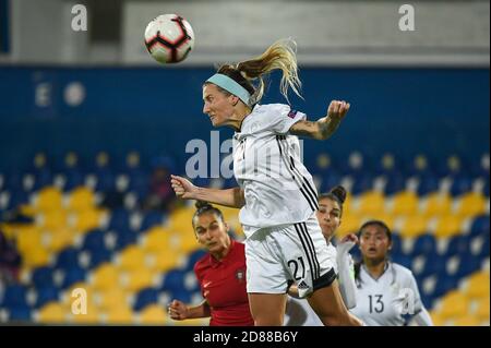 Estoril, Portogallo. 27 Ott 2020. Krystyna Freda di Cipro visto in azione durante la partita di qualificazione UEFA Donne Euro 2022 Gruppo e tra Portogallo e Cipro all'Est‡Dio Antonio Coimbra da Mota di Estoril.(Punteggio finale: Portogallo 1:0 Cipro) Credit: SOPA Images Limited/Alamy Live News Foto Stock