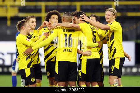 Mats Hummels di Borussia Dortmund festeggia dopo il 3 ° obiettivo Con i compagni di squadra durante il campionato tedesco Bundesliga partita di calcio tra Boru C. Foto Stock