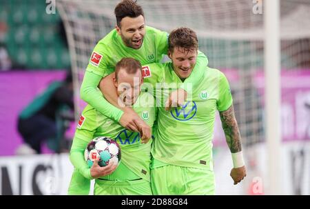 Maximilian Arnold di Wolfsburg festeggia dopo il suo gol con Wout Weghorst, Renato Steffen durante il campionato tedesco Bundesliga partita di calcio C. Foto Stock