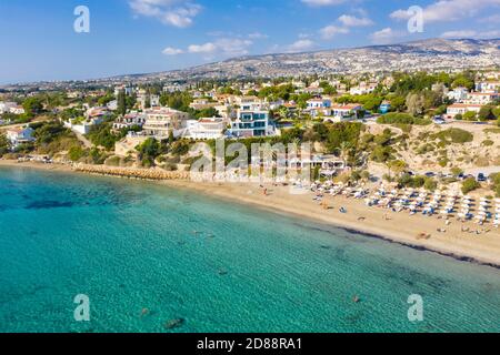 Vista aerea di Coral Bay in una giornata di sole, Peyia, Cipro Foto Stock