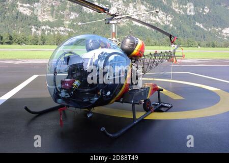 Mollis, Kanton Glarus (GL)/ Svizzera - Agosto 16 2019: Helikocter Bell 47G3 del gruppo Elicotteri storico, esposizione Zigermeet 2019 a Mollis Foto Stock