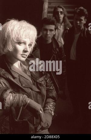 La band indie rock The Primitives fotografò al St Pancras Hotel di Londra nel 1988 Foto Stock