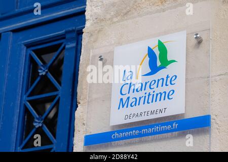 Bordeaux , Aquitaine / Francia - 16 10 2020 : Logo Charente-Maritime e testo del segno sulla parete del dipartimento in Francia sud-ovest nella costa atlantica francese N. Foto Stock