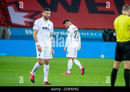 Daniel CALIGIURI (a sinistra, A) e Marco RICHTER (A) sono delusi, delusi, delusi, tristi, frustrati, frustrati, calcio 1 Bundesliga, 5 ° giorno, Bayer 04 Leverkusen (LEV) - FC Augsburg ( A) 3: 1, il 26 ottobre 2020 a Leverkusen / Germania. ¬ | utilizzo in tutto il mondo Foto Stock