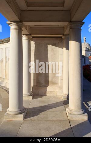 Colonnato al cimitero di Tyne Cot (1914-1918) a Zonnebeke, Belgio Foto Stock