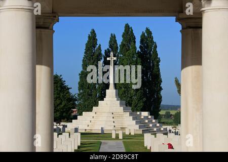 La Croce del sacrificio al cimitero di Tyne Cot (1914-1918) a Zonnebeke, Belgio Foto Stock