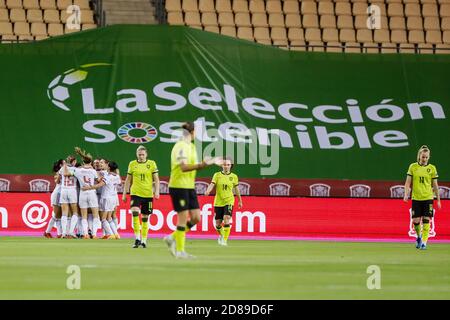 Vicky Losada di Spagna festeggia dopo il suo gol con i compagni di squadra durante la UEFA Women's Euro 2022, qualificante partita di calcio tra Spagna e Ceco C. Foto Stock