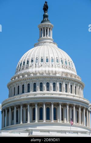 La magnifica cupola in ghisa di Thomas U. Walter del Campidoglio degli Stati Uniti sorge 288' sopra Capitol Hill a Washington DC Foto Stock