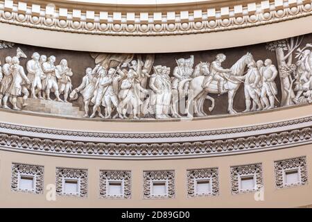 Le scene di Filippo Costaggini 'Declaration of Independence' e 'Surrender of Cornwallis' Dal Frieze of American History nel Campidoglio degli Stati Uniti Rotunda Foto Stock