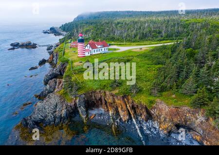 Faro di West Quoddy Head, Quoddy Head state Park, Lubec, Maine, Stati Uniti Foto Stock