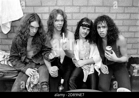 ZWOLLE, PAESI BASSI - FEBR 11, 1984: Metallica nello spogliatoio subito dopo il loro primo concerto nei Paesi Bassi all'IJsselhal di Zwolle. Foto Stock