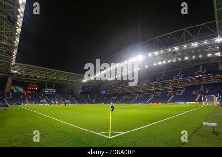 Vista generale durante la UEFA Champions League, Group Stage, partita di calcio del Gruppo C tra FC Porto e Olympiacos il 27 ottobre 2020 all'Estadio do C. Foto Stock