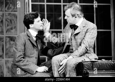 l-r: Colin Firth (Felix), Anthony Hopkins (Julian Fichtner) nella STRADA SOLITARIA di Arthur Schnitzler al The Old Vic, Londra SE1 06/02/1985 versione inglese di Ronald Adam & Christopher Fettes an Yvonne Arnaud Theatre, Guildford disegno di produzione: Maria Bjornson illuminazione: Paul Pyant regista: Christopher Fettes Foto Stock